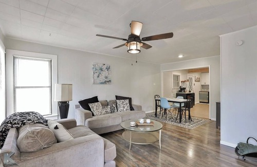 Elmwood Area House | Charming Texas Cottage with Modern Farmhouse Style