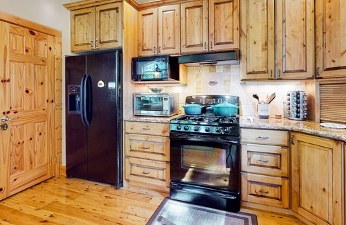 Cascade Cabin | Charming three-story cabin with a private hot tub, deck, & washer/dryer