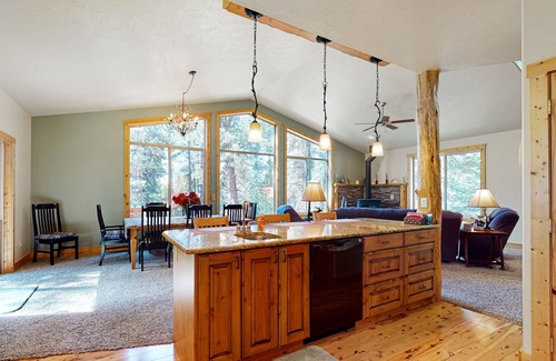 Cascade Cabin | Charming three-story cabin with a private hot tub, deck, & washer/dryer