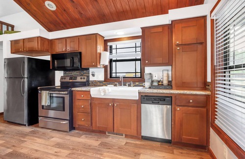 Lampasas Cabin | Charming Tiny House Near Lake & Springs