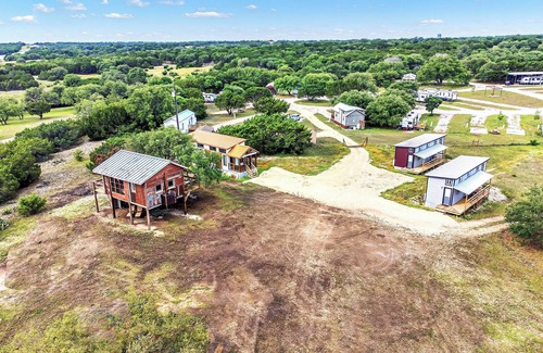 Lampasas Cabin | Charming Tiny House Near Lake & Springs