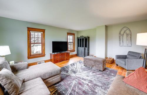 Blackstone House | Charming Tonica Farmhouse with Private Yard!