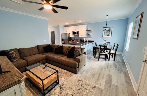 Fort Walton Beach House | Charming Townhome, 5 min from Sandy Beaches !
