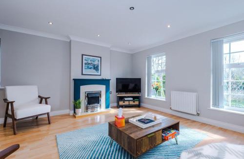 Reddish House | Charming Townhome Retreat, close to Manchester