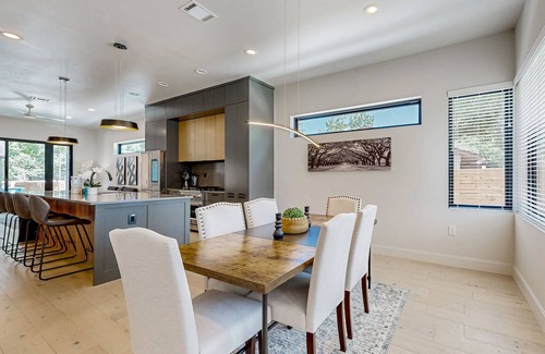 Highland House | Charming townhouse with W/D and enclosed backyard