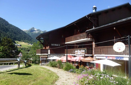Areches Apartment | Charming triplex 6 pers. 50m from slopes in Arêches-Beaufort