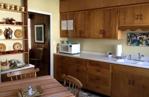 Tazewell House | Charming Two-Bedroom Cottage Rental in a Quiet Countryside Setting near the Appalachian Trail, Burke´s Garden, Virginia