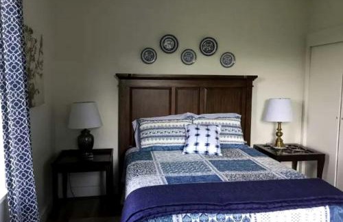 Tazewell House | Charming Two-Bedroom Cottage Rental in a Quiet Countryside Setting near the Appalachian Trail, Burke´s Garden, Virginia