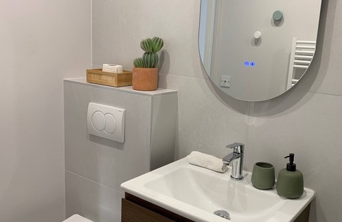 Quartier de la Chapelle Apartment | Charming two-room apartment in Stalingrad close to everything