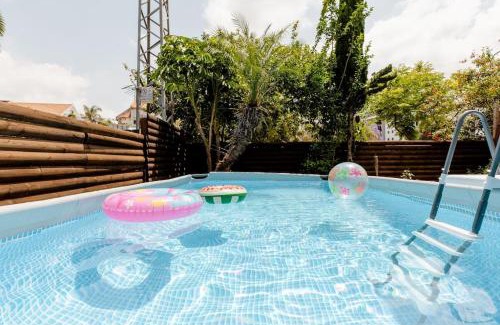 Rishon LeTsiyon House | Charming Unit with Pool and Great Amenities