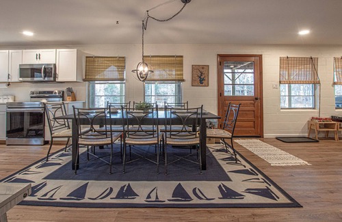 Sherrills Ford Cottage | Charming Lake Front Home - Pet Friendly