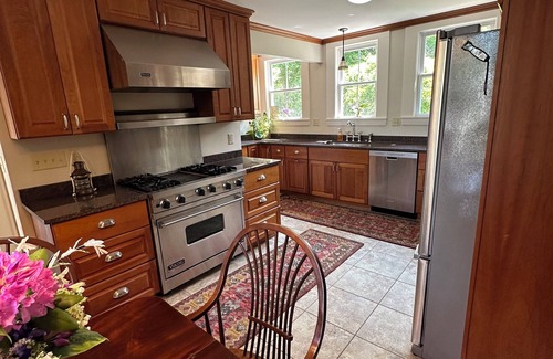 East Boothbay House | Charming Victorian Estate with AC, WiFi with water views in East Boothbay