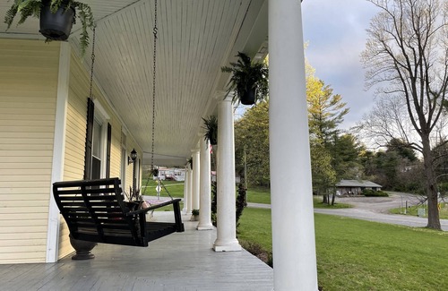 Copper Hill House | Charming Victorian Home Close to The Blue Ridge Parkway - Mile Marker 146