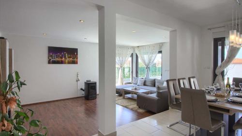 Skatari Villa | Charming Villa Verde with private pool in Pula, extra POOL HEATING by WiiBuk