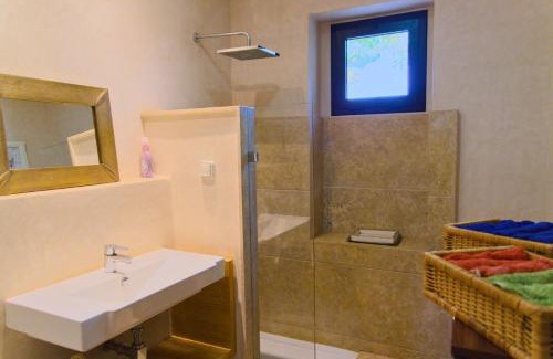 Issen Villa | Charming Villa with Private Pool, BBQ