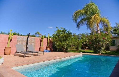 Issen Villa | Charming Villa with Private Pool, BBQ