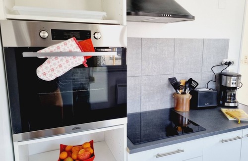 Viels-Maisons Cottage | Charming Village Home with Garden, Terrace, and Garage - Pet Friendly, Near Disneyland