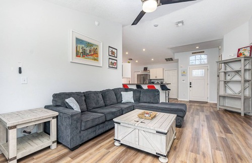 Clear Creek House | Charming & Warm W/Pool & Games Room