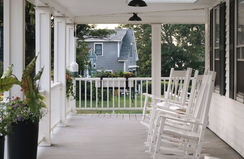 Harpswell Center House | Charming waterfront 9-bedroom historic estate in Harpswell