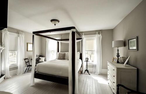 Berlin Center House | Charming Weekend Getaway Located on a Vineyard near Cleveland, Ohio