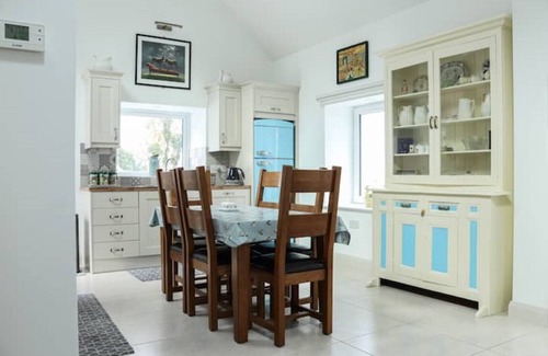 Westport Cottage | Charming Westport Cottage - Perfect for Families