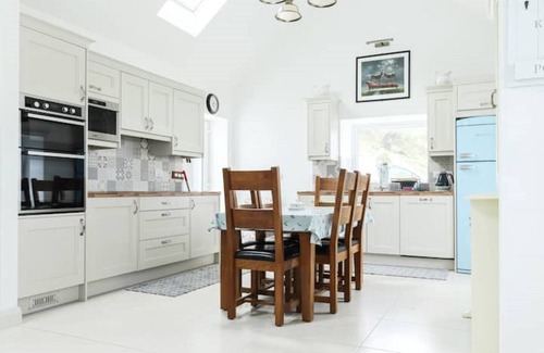 Westport Cottage | Charming Westport Cottage - Perfect for Families