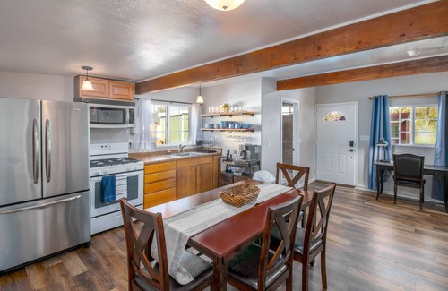 Winchester House | Charming Winchester Guesthouse near Wine Country