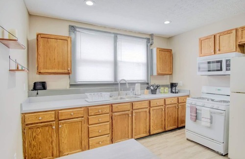 Windsor Park Apartment | Charming Windsor Park Stay – 1BR|1BA w/Workspace