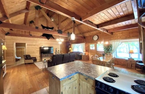 Idaho Falls Apartment | Charmingly Rustic, Mountain River Ranch Cabin