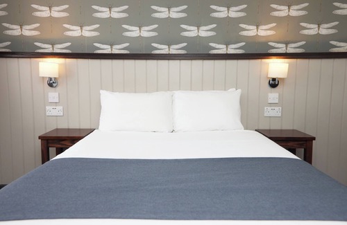 Edwinstowe Hotel | Charnwood Arms by Greene King Inns