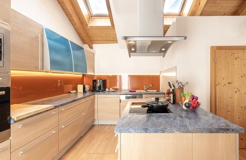 Engadin Scoul Ski Chalet | Chasa Mayer: Central 5 ½-room flat in the historic village centre of Scuol Sura