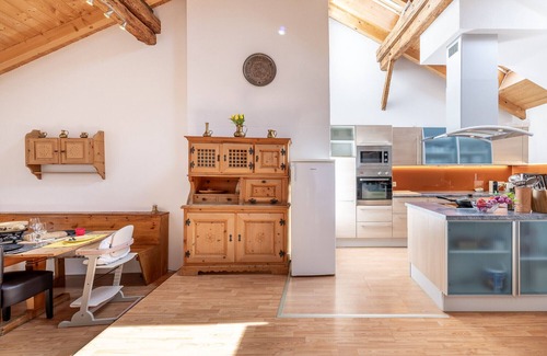 Engadin Scoul Ski Chalet | Chasa Mayer: Central 5 ½-room flat in the historic village centre of Scuol Sura