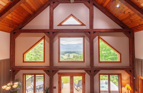 Whittier Cabin | Chasing Sunsets: A Cozy 2-Bedroom Cabin in Smoky Mts with Stunning Mountain Views.