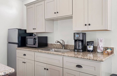 New Braunfels Villa | Chateau-Barred Rock 1 private bedroom & pool