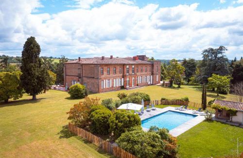 Corbarieu Villa | Chateau Beaudesert - Piscine - Tennis - Parc de 50Ha