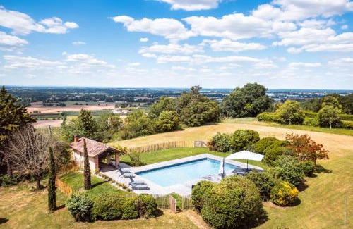 Corbarieu Villa | Chateau Beaudesert - Piscine - Tennis - Parc de 50Ha