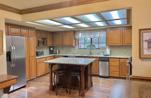 Lake Arrowhead House | Chateau Bernina. Prime Location! Large indoor Jacuzzi and Dry Sauna. Large Patio