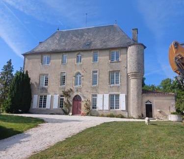 Aulnay Bed & Breakfast | Chateau de Brie