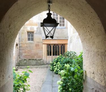 Trateau Bed & Breakfast | Chateau de Vesset