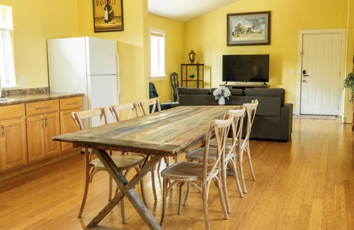Ashland House | Chateau Herb ~ Juliet Carriage House Studio