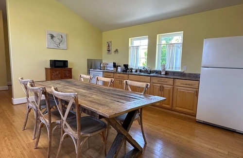 Ashland House | Chateau Herb ~ Juliet Carriage House Studio