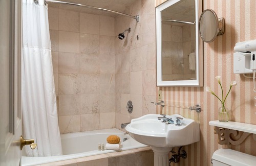 Spring Lake Hotel | Chateau Inn and Suites