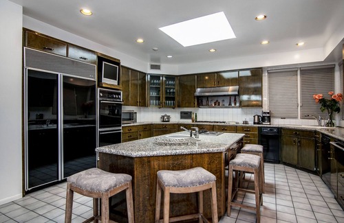 Playa Del Rey Villa | Chateau Pacific | Playa Del Rey Mansion | Jacuzzi | Game Room | BBQ | Ocean View