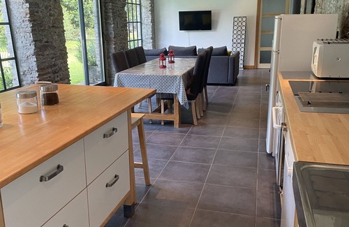 Meillon Cabin | Chateau pool house, 1.5 hectares of garden, perfect for families