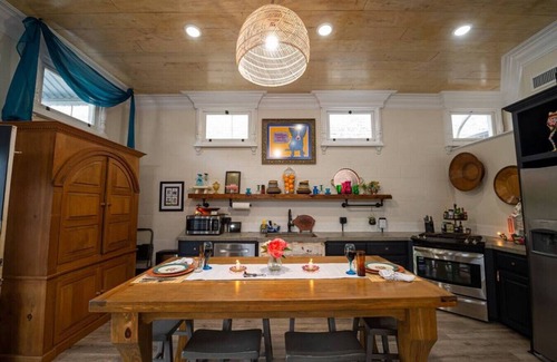 New Iberia Cottage | Chateau Royale, 5 STARS Havin Fun On Da Bayou, Downtown, 2BRM-2BATH+LOFT & Huge Deck! Pet Friendly!