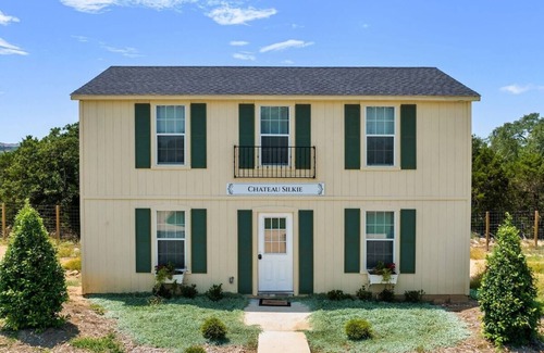 New Braunfels Villa | Chateau-Silkie 2 private Bedrooms & pool