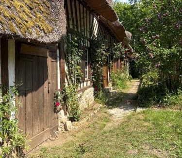 Fatouville-Grestain House | Chaumière d'écrivain au cœur de la Normandie