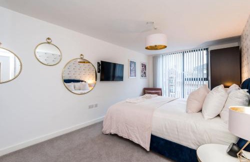 Chinatown Apartment | Chavasse Cove Sleeping 6 Guests With Parking