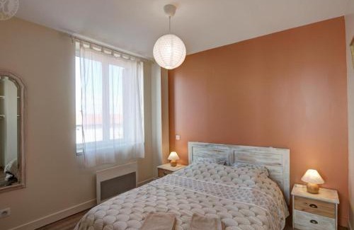 Chazelles-sur-Lyon Apartment | Chazelles-sur-Lyon : Appartement cosy avec Wi-Fi, terrasse et salon agréable - FR-1-496-298
