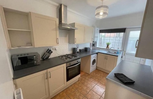 Hull House | Cheap & Cosy 2-Bed Home Near Hull City Centre